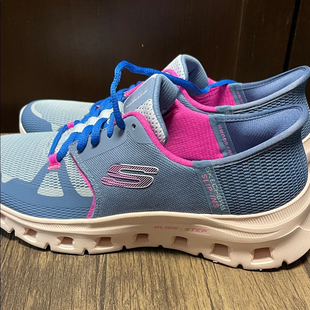 Skechers Women's Blue and Pink Glide Step Sneakers 9.5